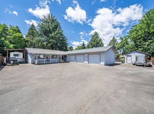 460 W Pine St, Central Point, OR 97502