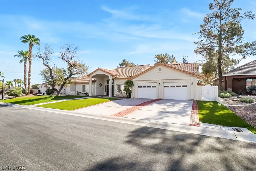 3 bed, 3.5 bath, 6770 sqft, $4,500 — Photo 1