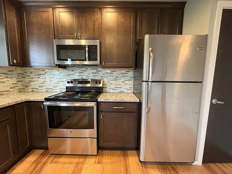 Charming SE Bungalow 3 Bed 2 Bathroom with Washer & Dryer — Photo 8