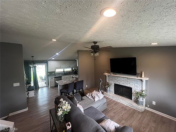 3rd image of 5896 Joanne Ct