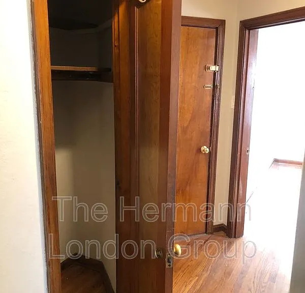 4614-4616 Jamieson Ave #4616 — Photo 4