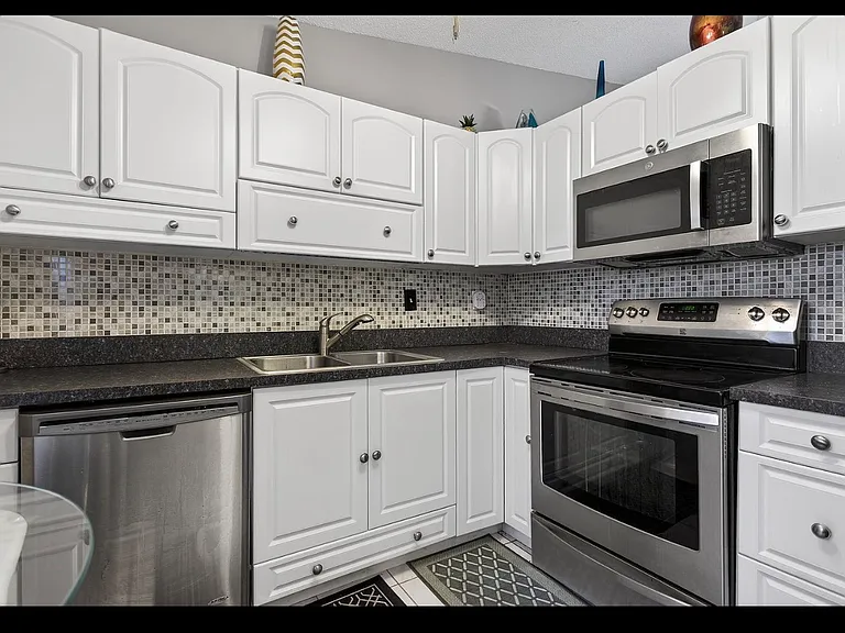 541 NW 43rd St #540 — Photo 3