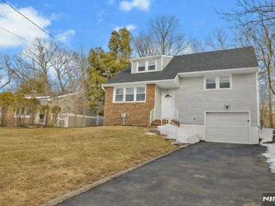 8 Iroquois Ave, Oakland, NJ, 07436