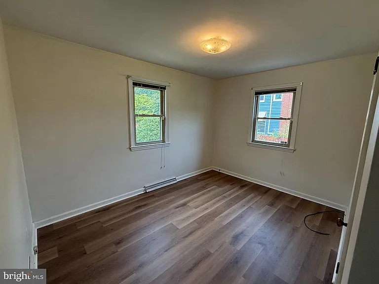 1236 Oak Ln — Photo 5