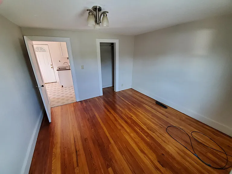 18 Albany Ave #2 — Photo 8
