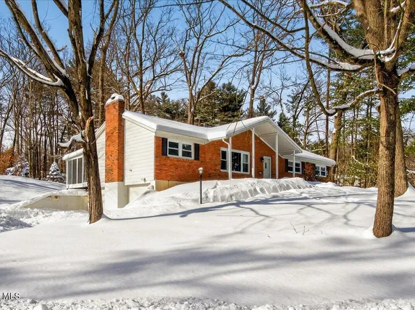 77 Blue Spruce Lane, Ballston Lake, NY 12019