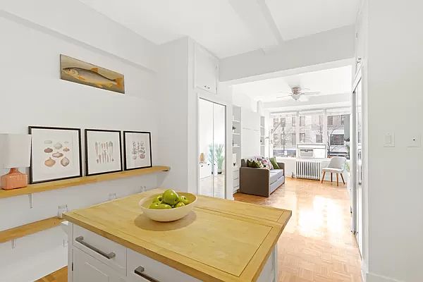 1st image of 118 W 72nd St APT 102