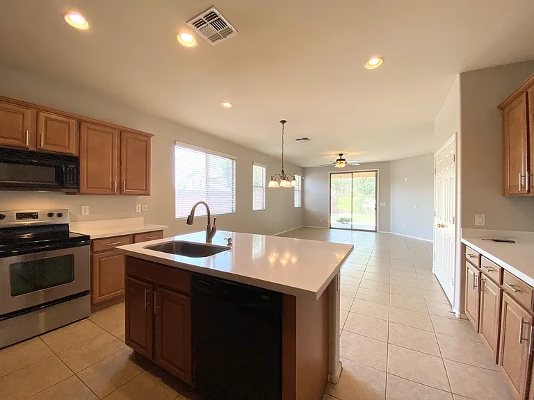 1376 E Mia Ln — Photo 3