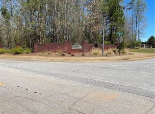 537 Honey Suckle Ct, Jefferson, GA 30549