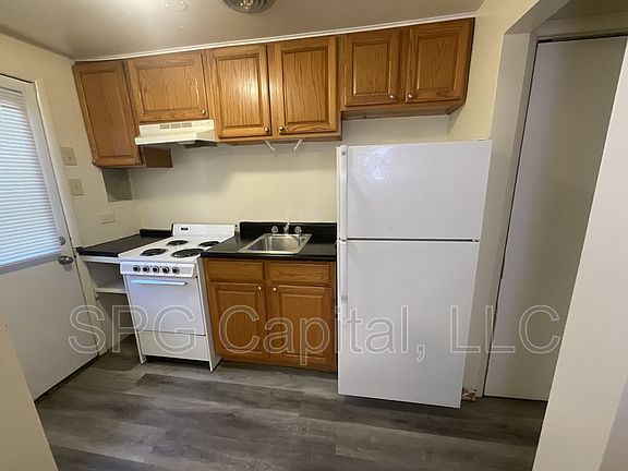 3rd image of 11 W King St E