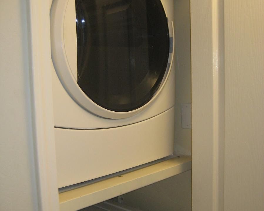 1st image of 825 Opal Dr APT 3