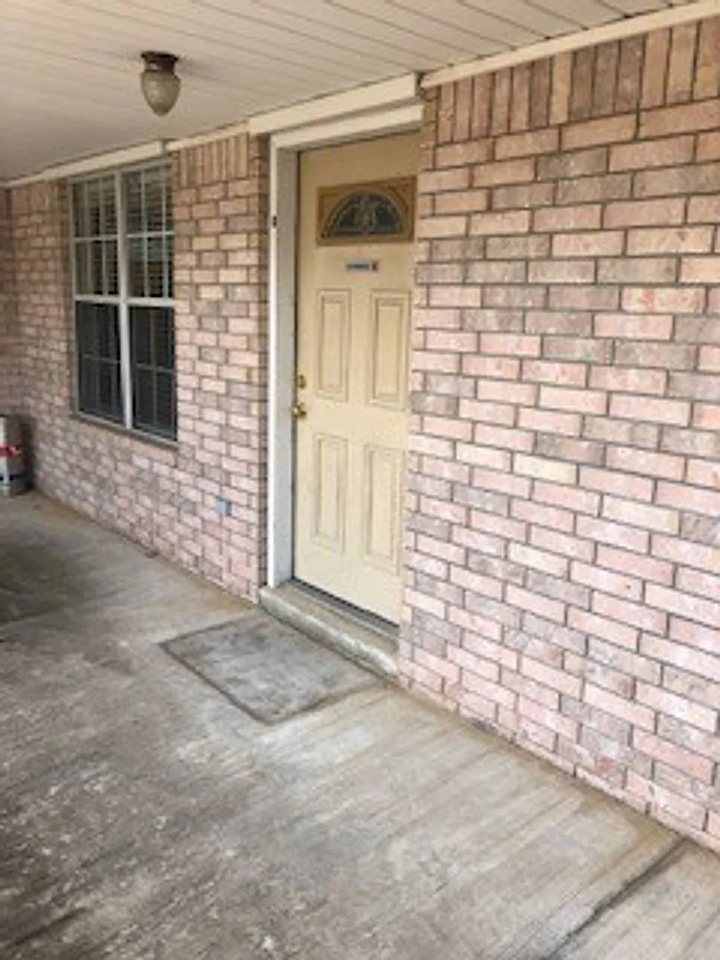Eagle-2701 South 56th (6 Plex) — Photo 1