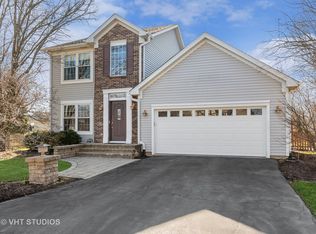 2205 Beaumont Ct, Aurora, IL 60502