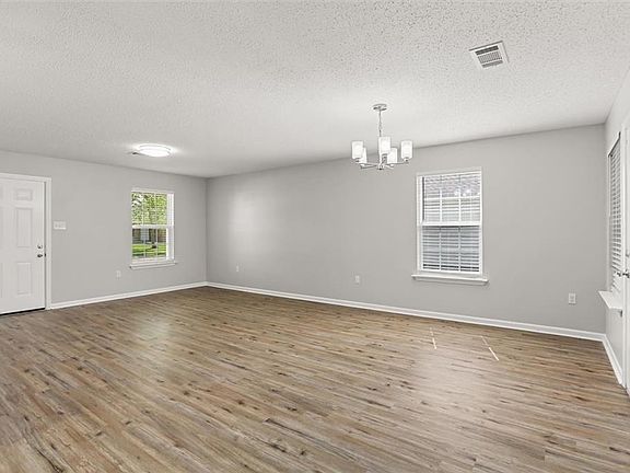 5th image of 33 Clifford Ct