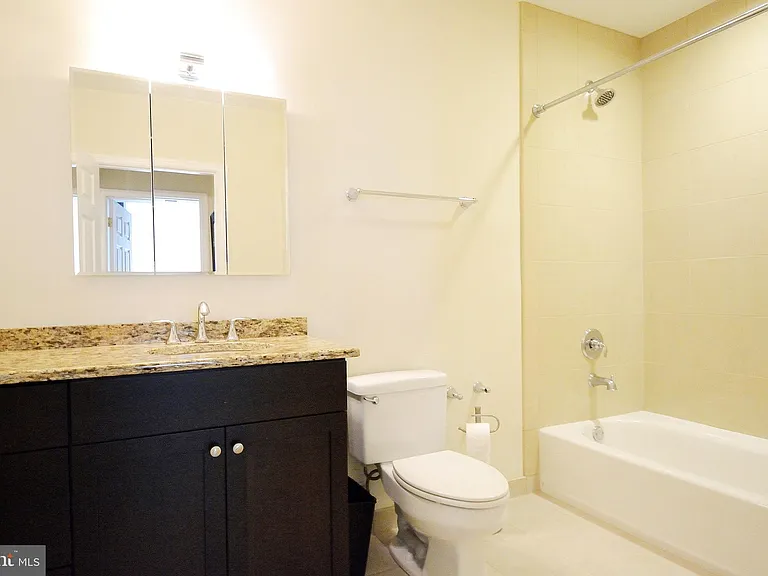 1600 Arch St #812 — Photo 11
