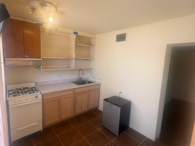 2315 N Camilla Blvd — Photo 1