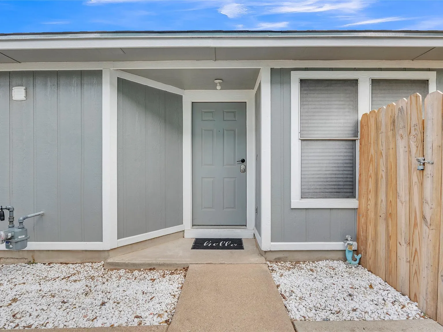 3 bed, 2.0 bath, 1006 sqft, $2,950 — Photo 3
