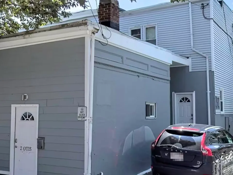 2 Otis St