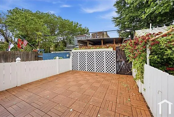 3060 Martha St — Photo 32