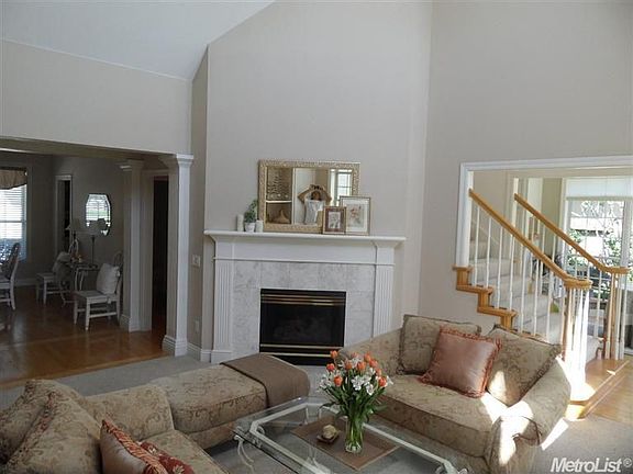 5th image of 945 Fairview Dr