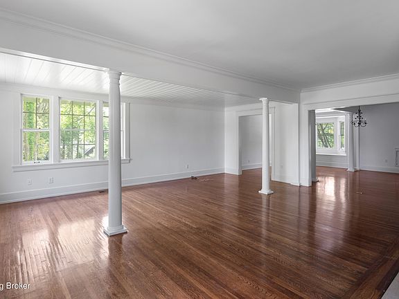 4th image of 2002 Evergreen Rd