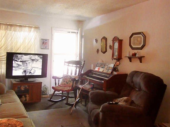 2nd image of 3516 Kingsbury Dr
