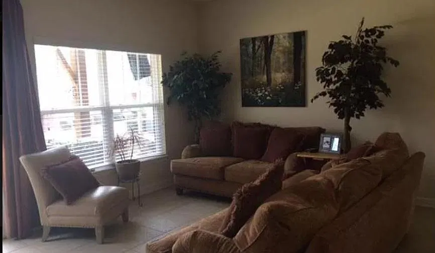 3 bed, 1900 sqft, $2,200 — Photo 2