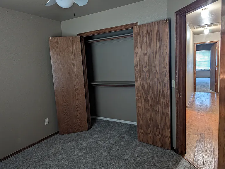 2813 Victoria Dr — Photo 15