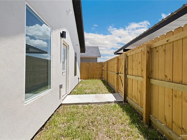 2417 Indian Creek Ave #1 — Photo 24