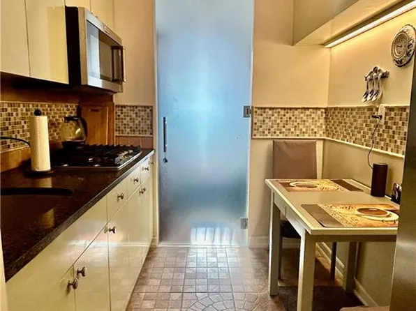 1213 Avenue Z image 5 of 27