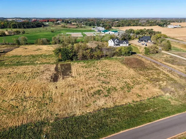 8955 Grace Ln N, Loretto, MN 55357