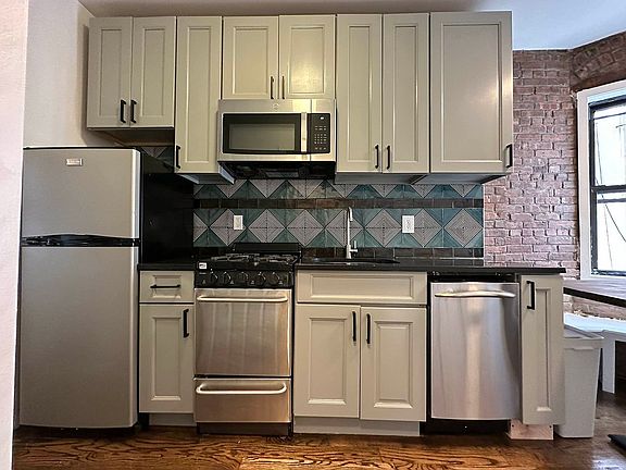 4th image of 163 Stanton St APT 12