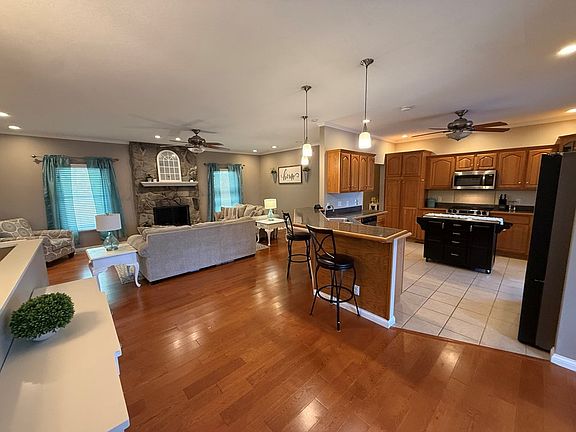 3rd image of 146 Sunshine Ln