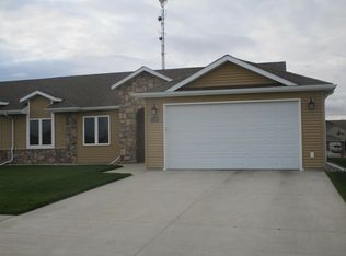 1714 Stewart Dr, Aberdeen, SD 57401