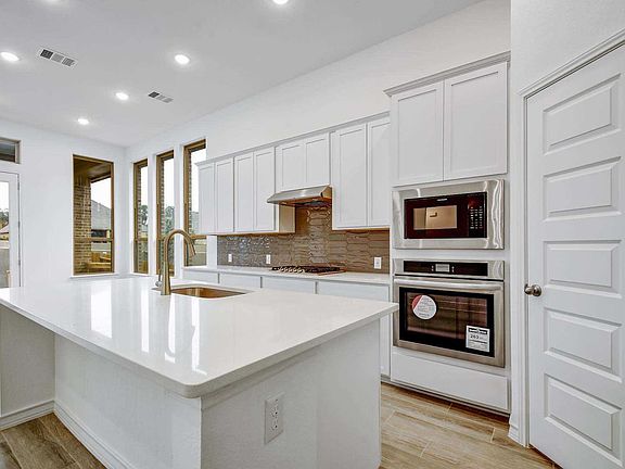 3rd image of 1602 Buckner Pl