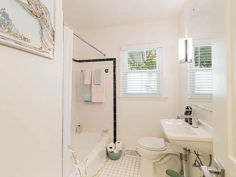 324 Parkway St — Photo 12