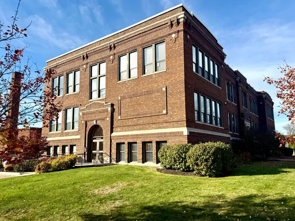 460 Broadway St APT 307, South Haven, MI 49090