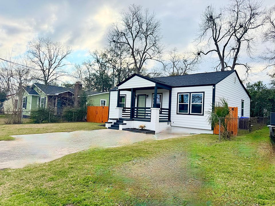 1st image of 2136 Commander Rd