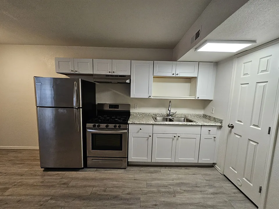 811 E Siesta Dr #3