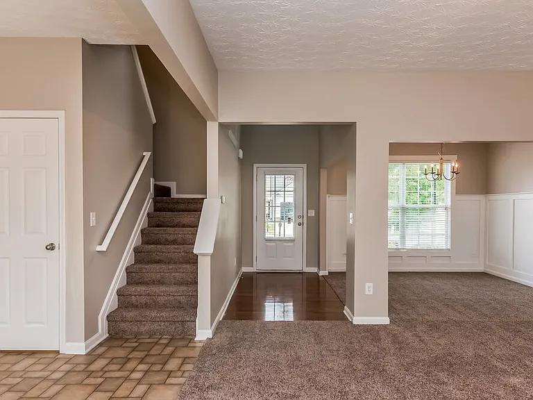 398 Glenleigh Dr — Photo 3