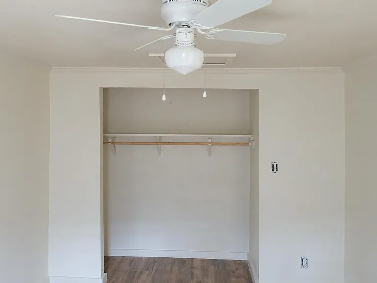 714 W 9th St — Photo 11