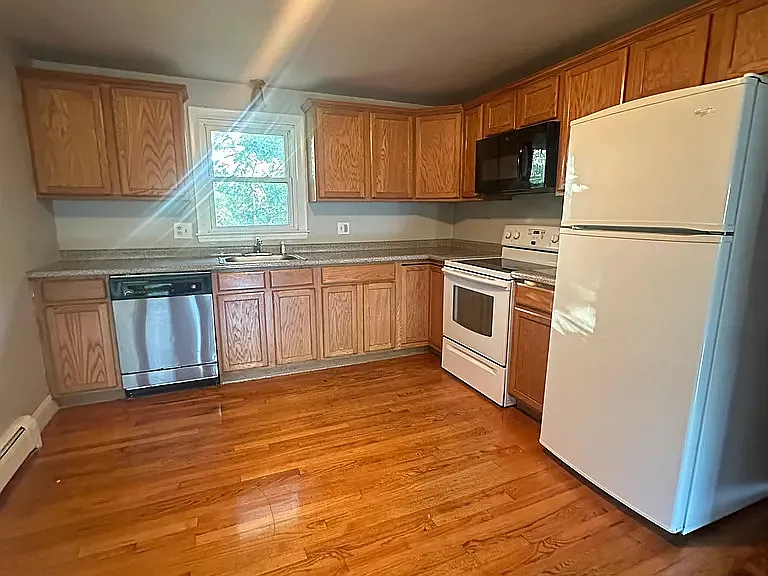 139 West St #3 — Photo 2