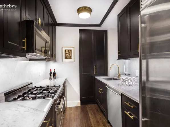 139 East 66th Street image 3 of 10