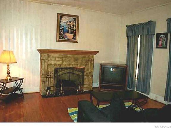3rd image of 118 Crowley Ave