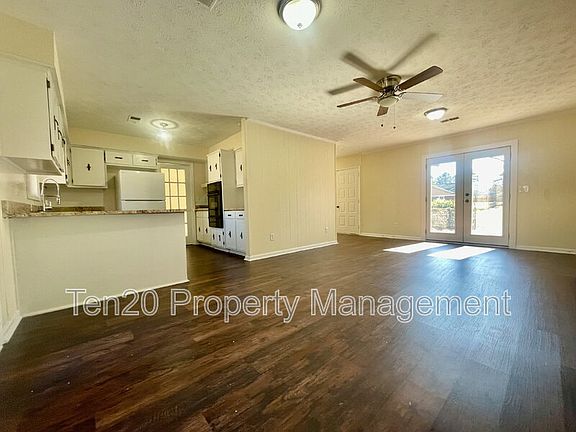 4th image of 925 Incline Dr
