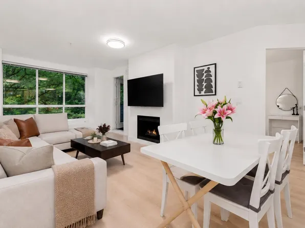 1111 Lynn Valley Rd #201, North Vancouver, BC V7J 3V4