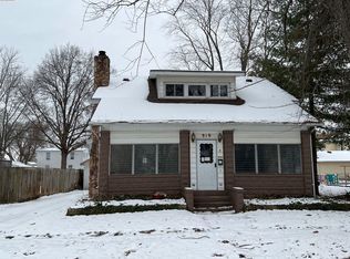 919 Charlotte St, Pekin, IL 61554