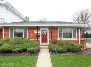 7040 W Greenleaf St, Niles, IL 60714