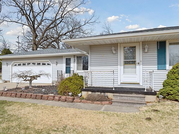3rd image of 1524 Kensington Dr