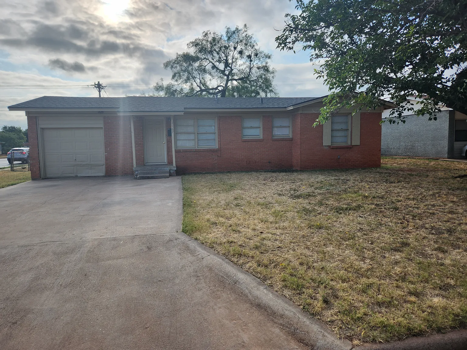 3 bed, 1.5 bath, 1033 sqft, $1,750 — Photo 1